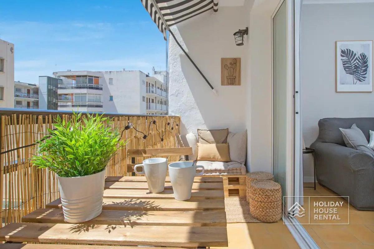 Cosy 3-Bedroom Apartment For 6-8 People Just 50M From The Beach Salou Kültér fotó